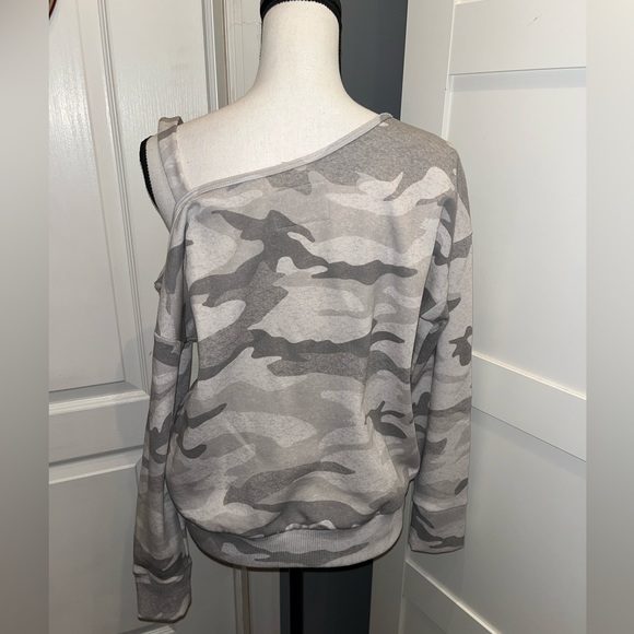 Camo One Shoulder Sweater - Picture 3 of 5